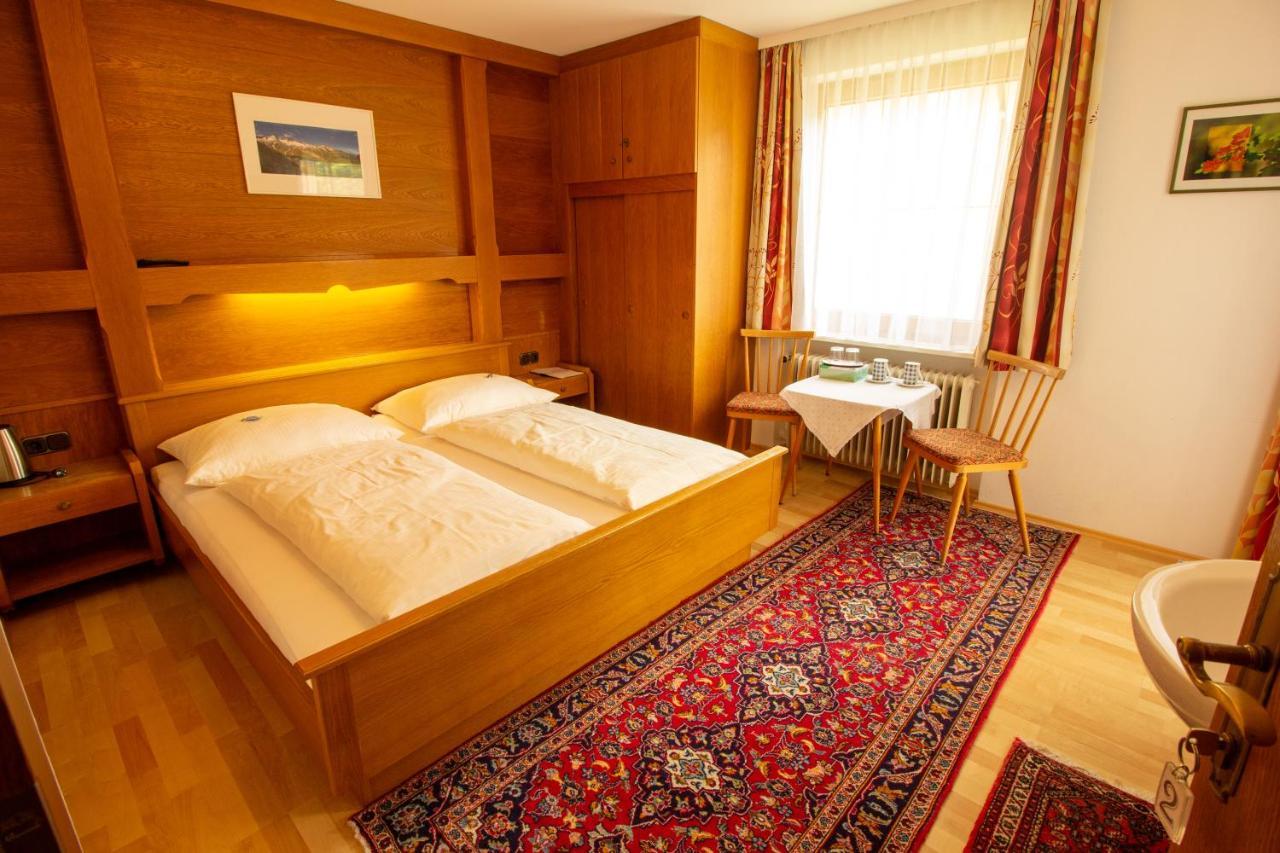 Haus Josef Bed & Breakfast Mayrhofen Exterior photo