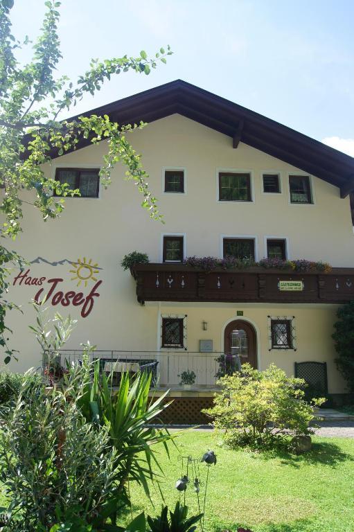 Haus Josef Bed & Breakfast Mayrhofen Exterior photo